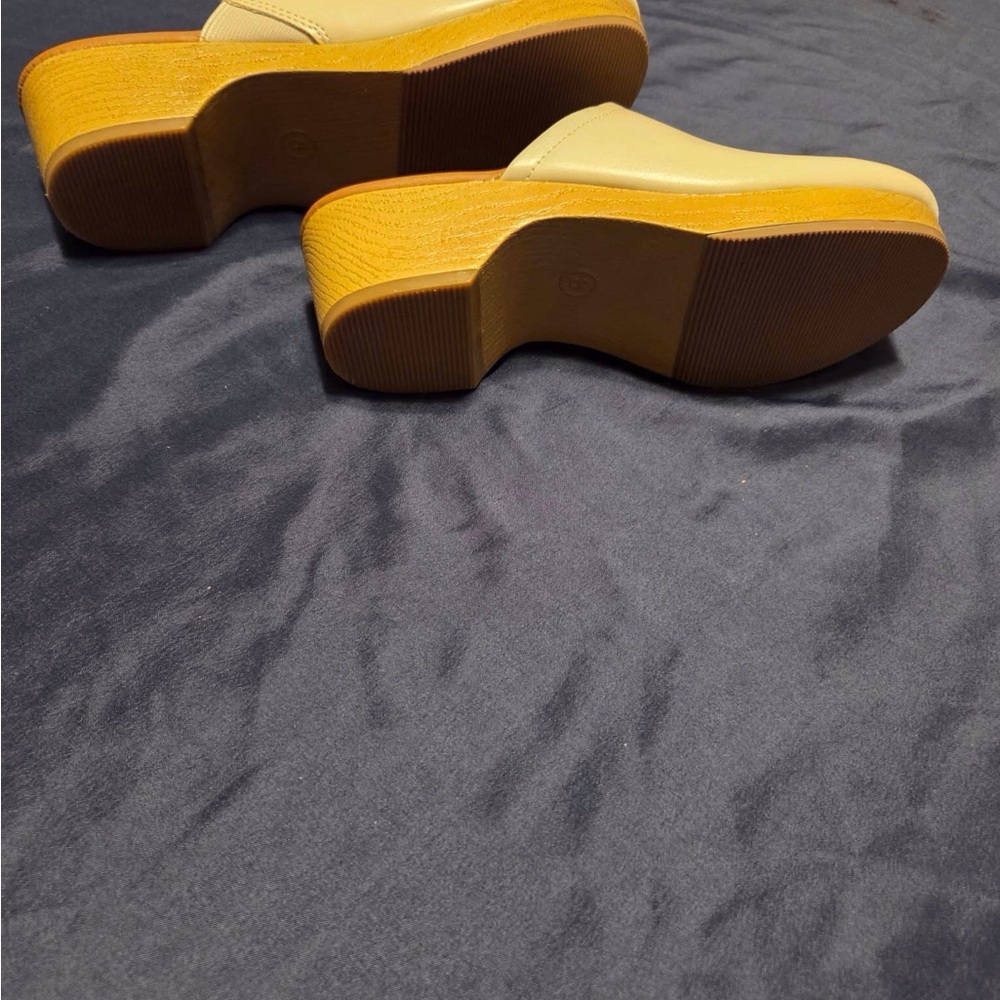 Universal Thread Cream Mules - Picture 4 of 9